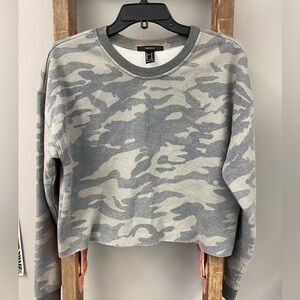 Forever 21 Cropped Camo Crew M
